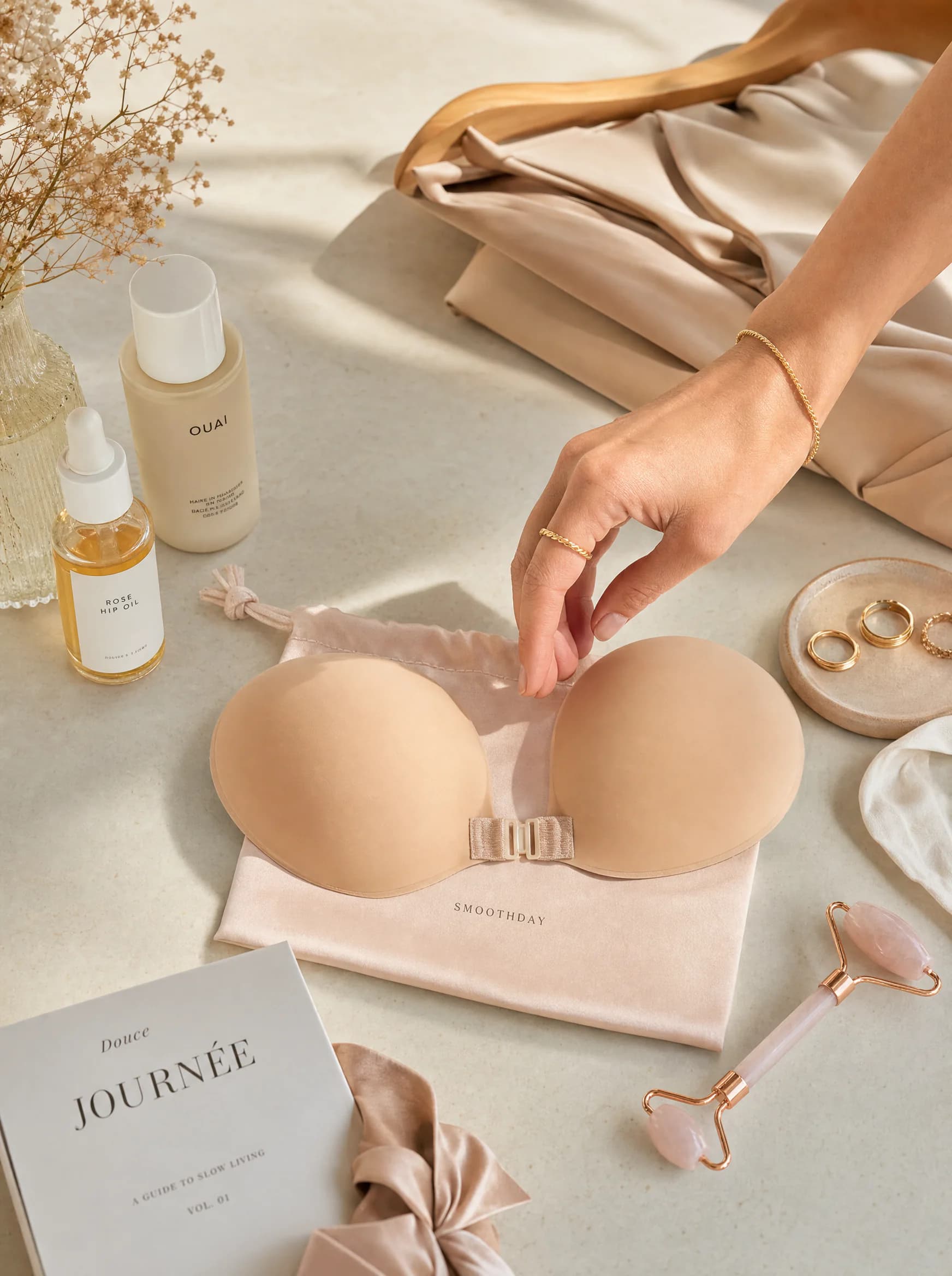 Adhesive Bra arranged in a clean Smoothday flatlay